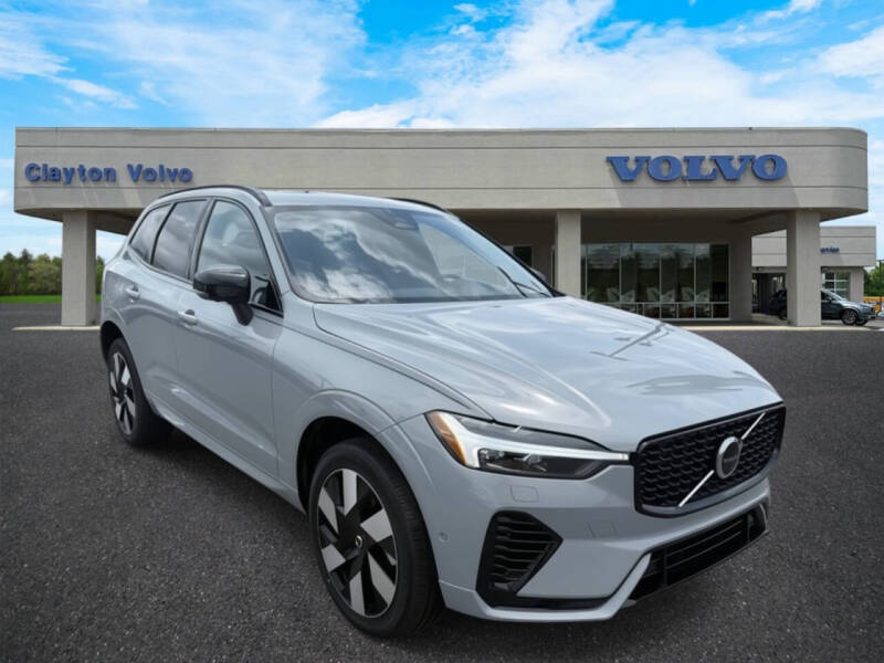 2025 Volvo XC60 T8 Plus Dark Theme