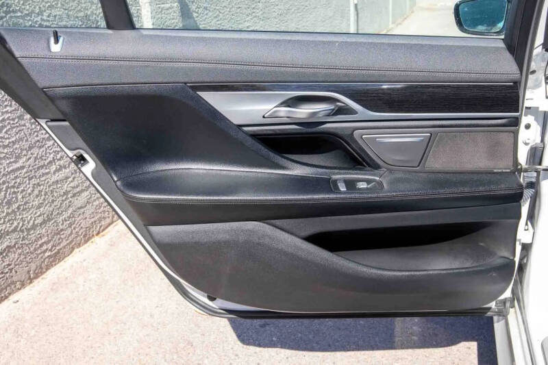 2019 BMW 7 Series 740i