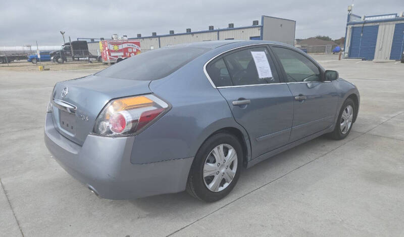 2011 Nissan Altima S photo 17