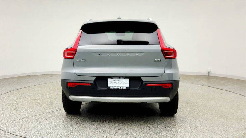2025 Volvo XC40 B5 Core Bright Theme