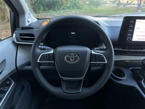 2023 Toyota Sienna XLE 8-Passenger
