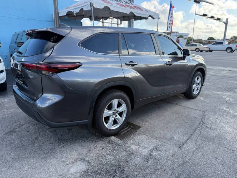 2024 Toyota Highlander LE