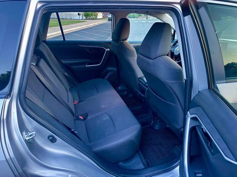 2020 Toyota RAV4 LE