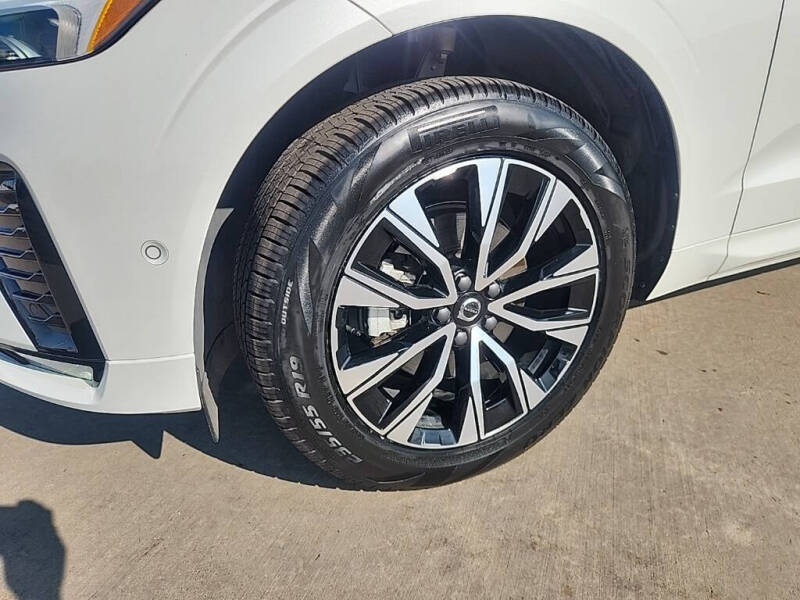 2025 Volvo XC60 B5 Plus Dark Theme