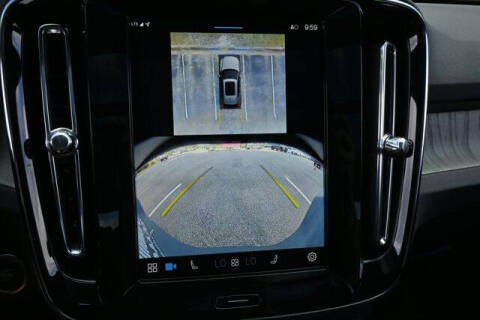 2025 Volvo XC40 B5 Plus Dark Theme