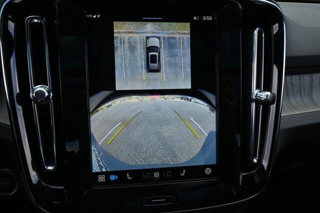 2025 Volvo XC40 B5 Plus Dark Theme