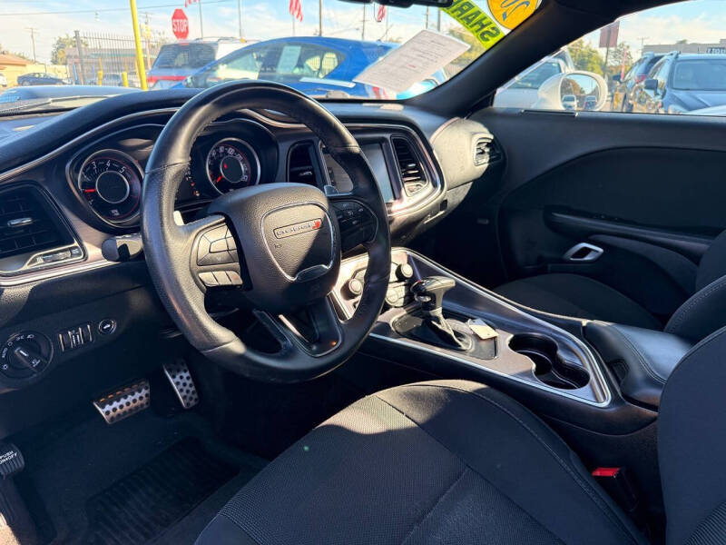 2016 Dodge Challenger R/T Shaker