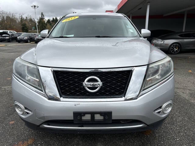 2015 Nissan Pathfinder S photo 2