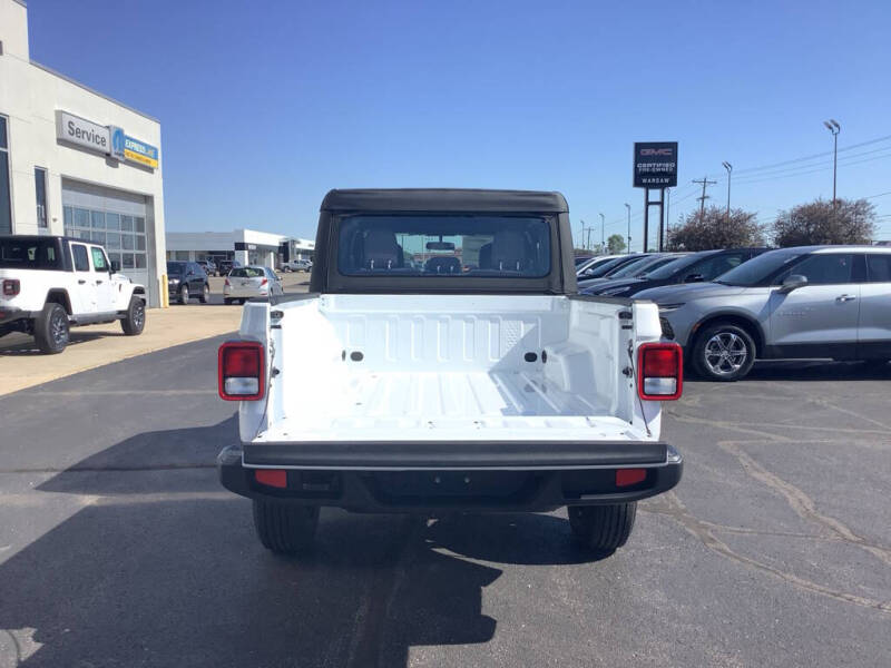 2026 Jeep Gladiator Sport