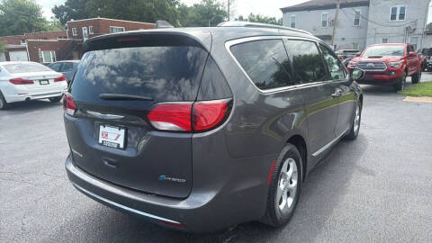 2017 Chrysler Pacifica Hybrid Platinum