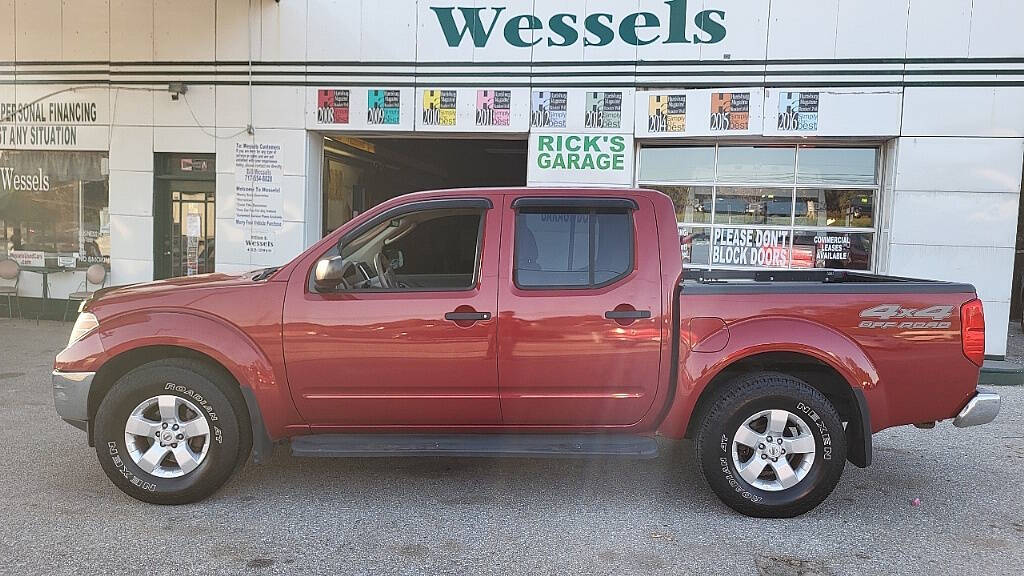 Red 2009 Nissan Frontier SE V6 4x4 SE V6 4dr Crew Cab SWB Pickup 5A 1