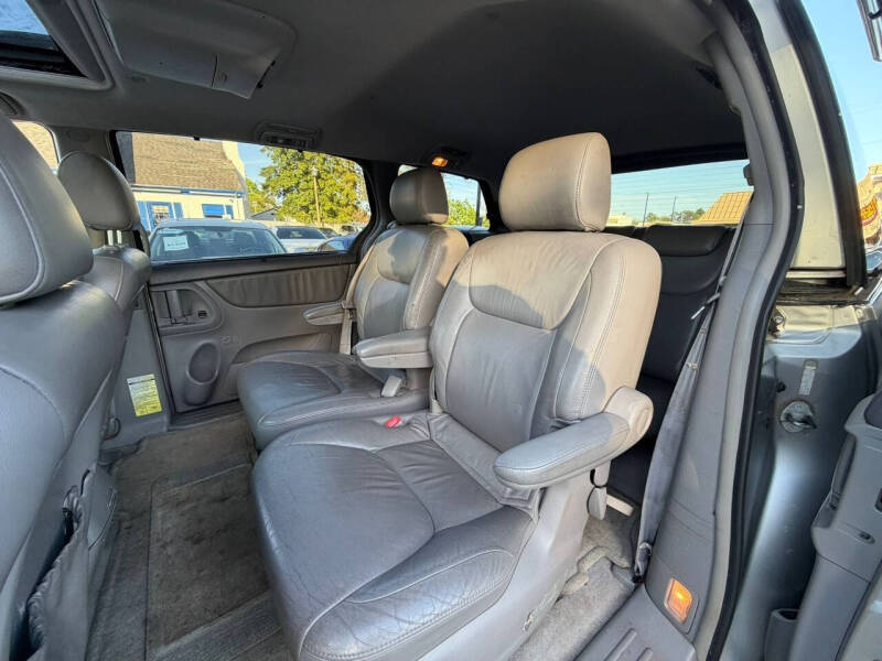 2004 Toyota Sienna XLE Limited 7 Passenger