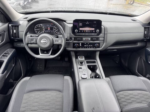 2025 Nissan Pathfinder S