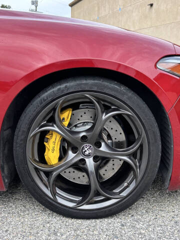 2017 Alfa Romeo Giulia Quadrifoglio