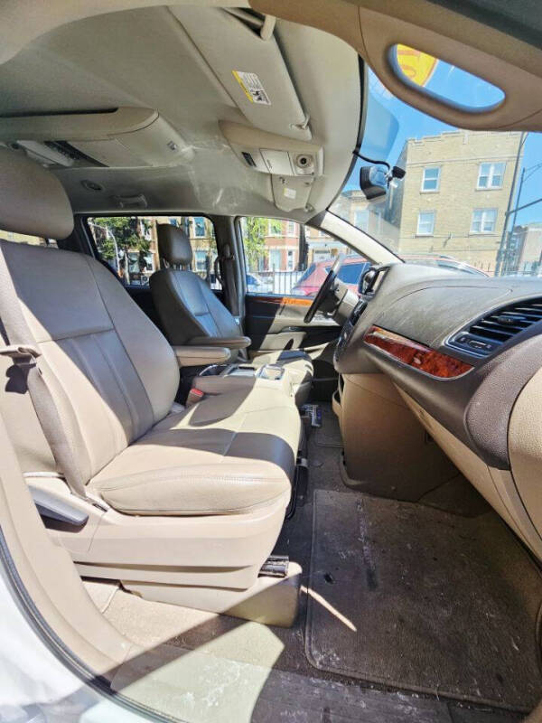 2016 Chrysler Town and Country Touring