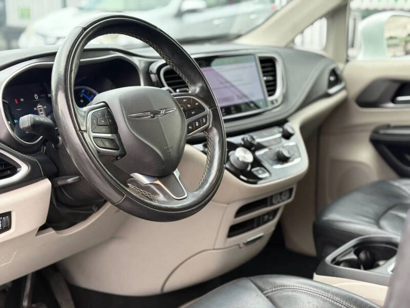 2022 Chrysler Pacifica Hybrid Touring L
