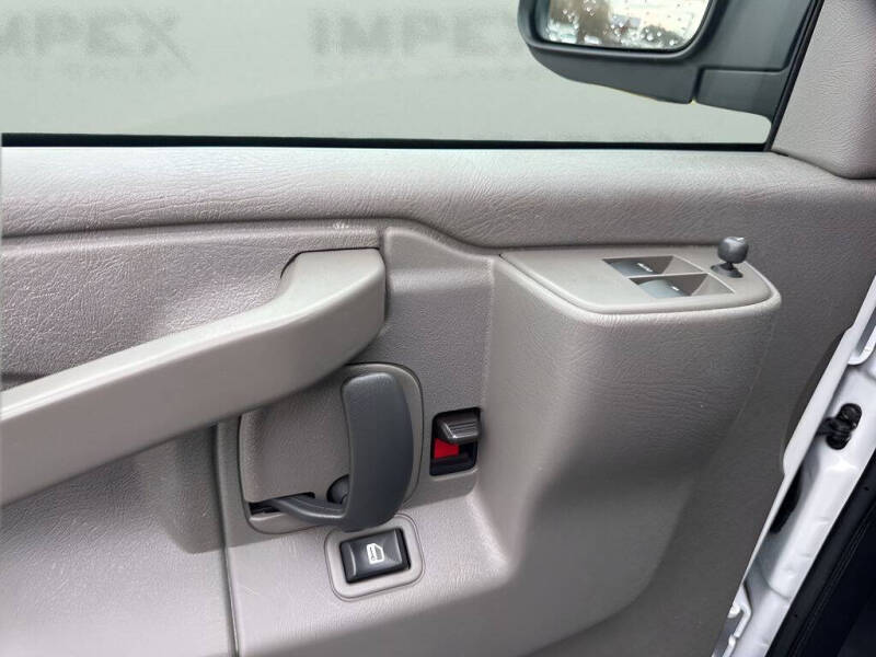 2024 Chevrolet Express 2500