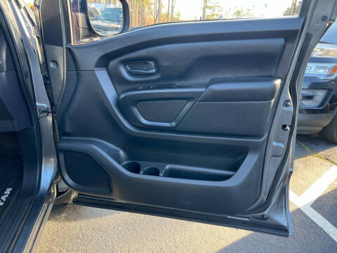 2017 Nissan Titan SV