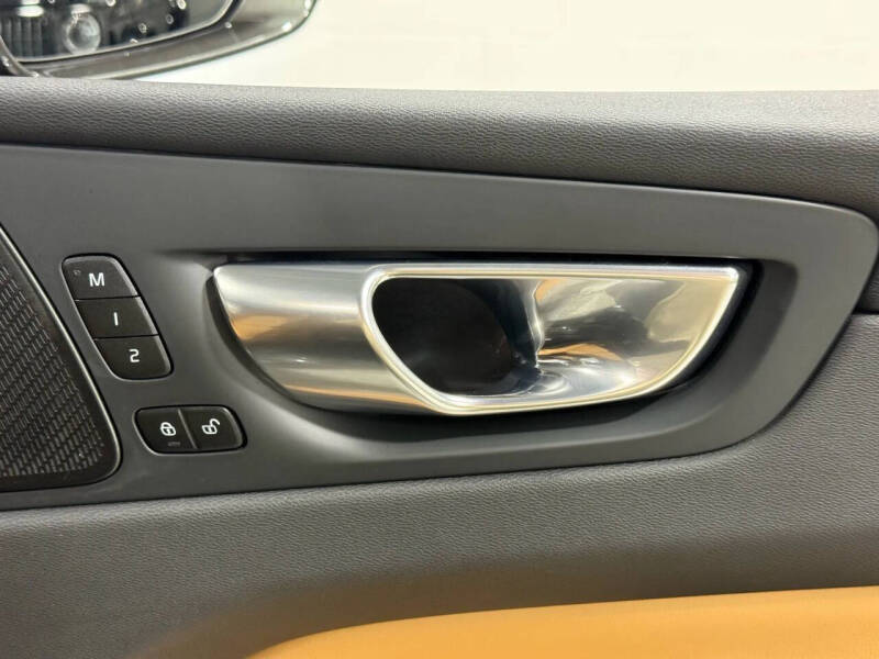 2021 Volvo XC60 Recharge T8 Inscription