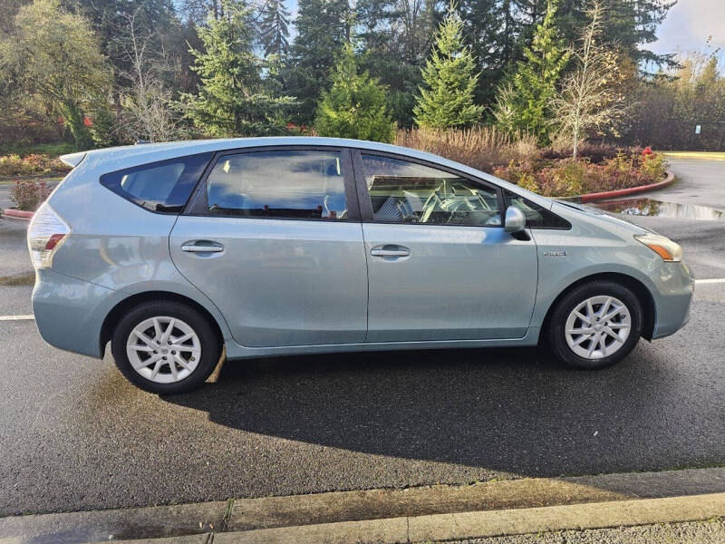 2013 Toyota Prius v Two