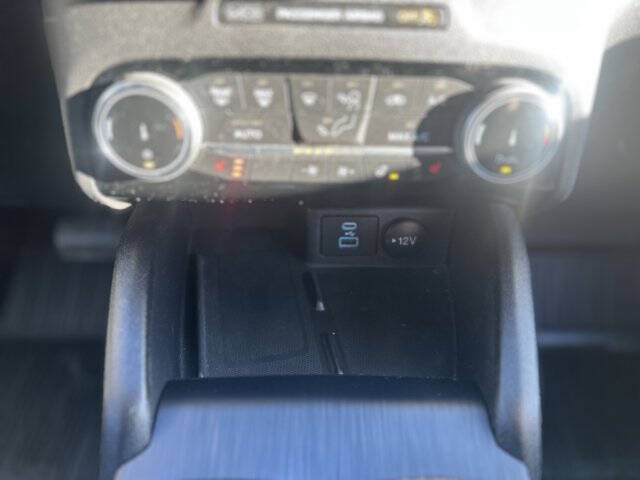 2022 Ford Escape Hybrid Titanium