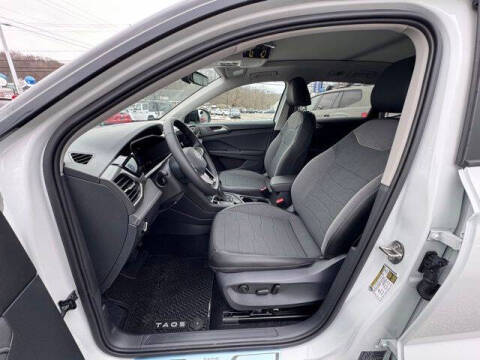 2026 Volkswagen Taos SE Black 4Motion