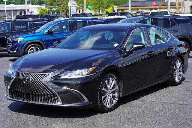 2019 Lexus ES 350 for sale at Preferred Auto Fort Wayne in Fort Wayne IN