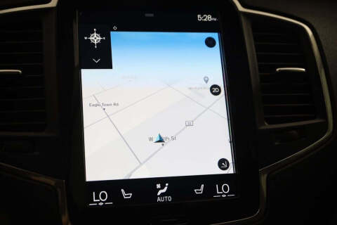 2022 Volvo XC90 T6 Momentum 7-Passenger