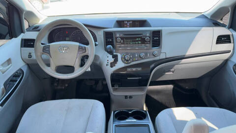 2012 Toyota Sienna LE 7-Passenger