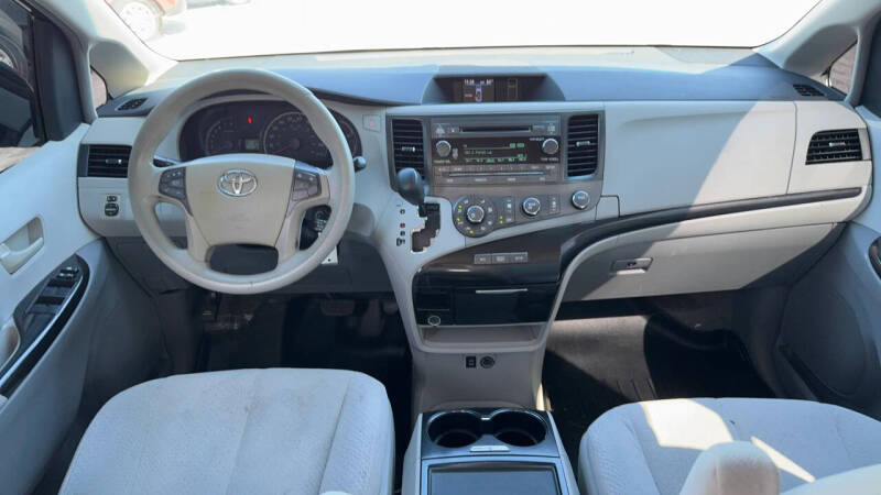 2012 Toyota Sienna LE 7-Passenger