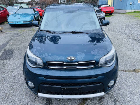 2017 Kia Soul +