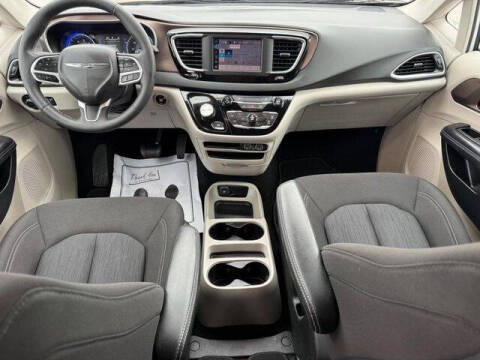 2024 Chrysler Voyager LX
