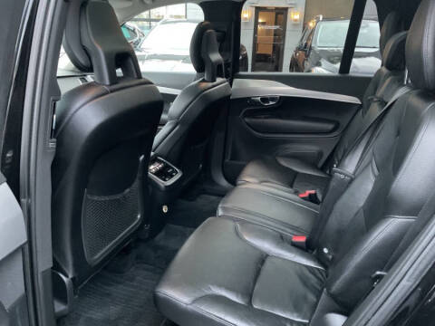 2016 Volvo XC90 T6 Momentum