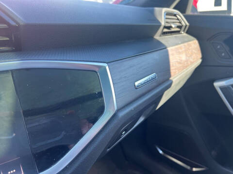 2019 Audi Q3 quattro S line Prem Plus 45 TFSI