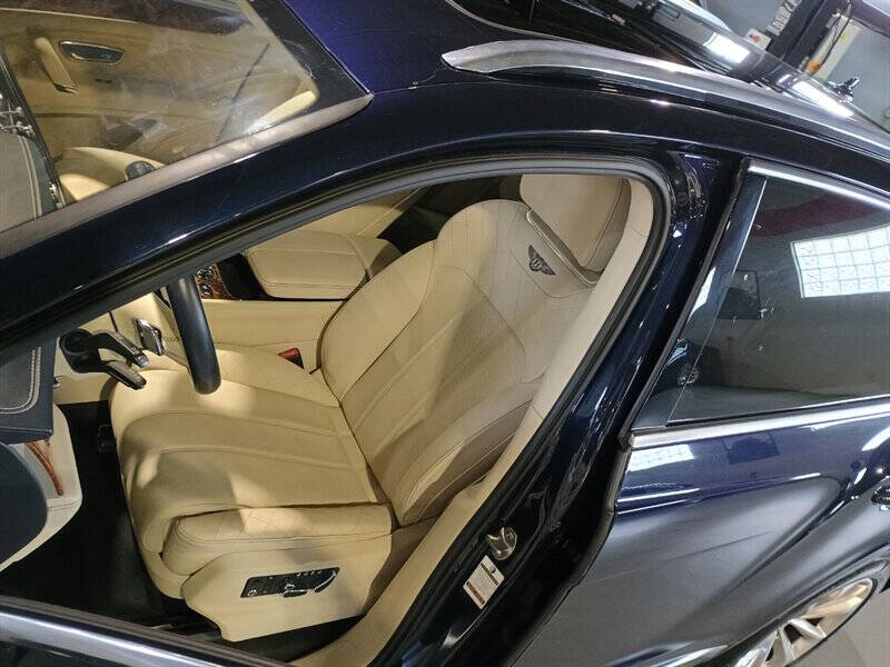 2017 Bentley Bentayga 23