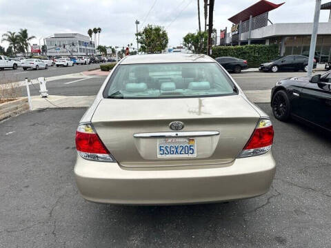 2006 Toyota Camry Standard