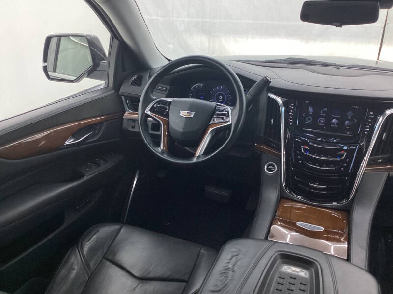 2017 Cadillac Escalade Luxury