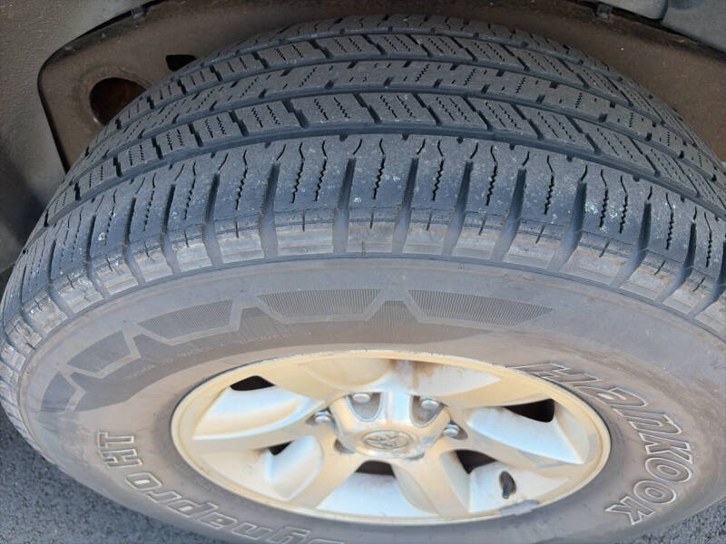 2005 Toyota Sequoia SR5