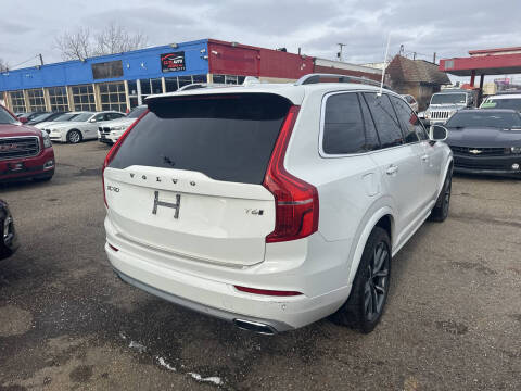 2016 Volvo XC90 T6 Momentum