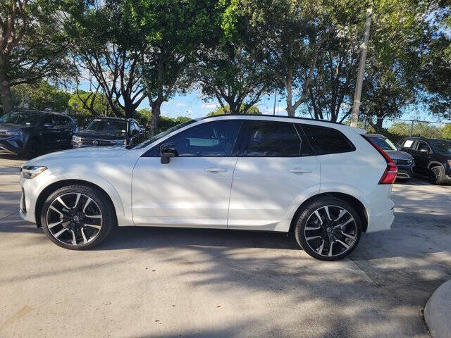 2025 Volvo XC60 B5 Ultra Dark Theme