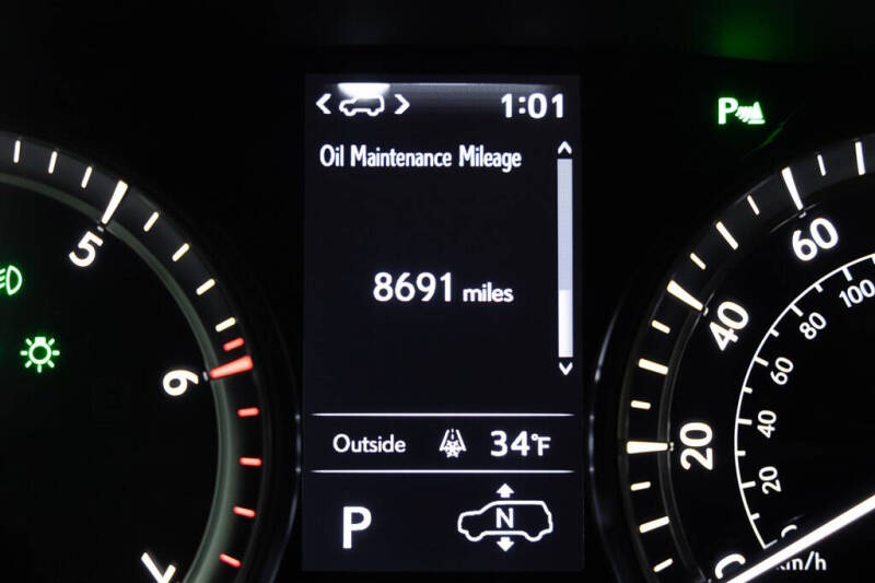 2021 Lexus LX 570 Three-Row