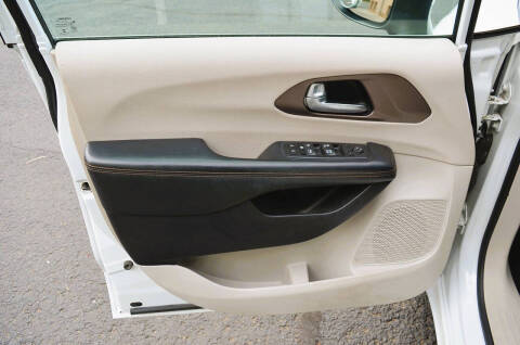 2017 Chrysler Pacifica Touring