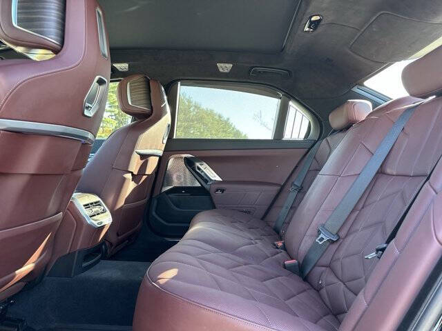 2025 BMW 7 Series 740i xDrive