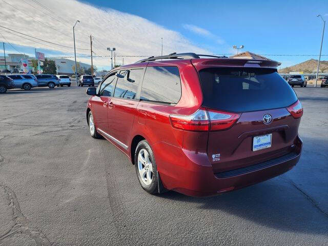 2017 Toyota Sienna LE 8-Passenger
