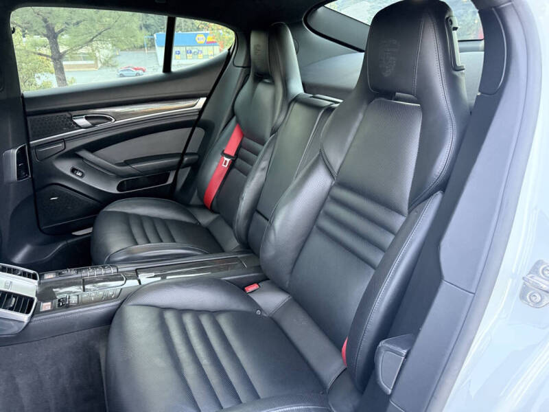 2016 Porsche Panamera GTS