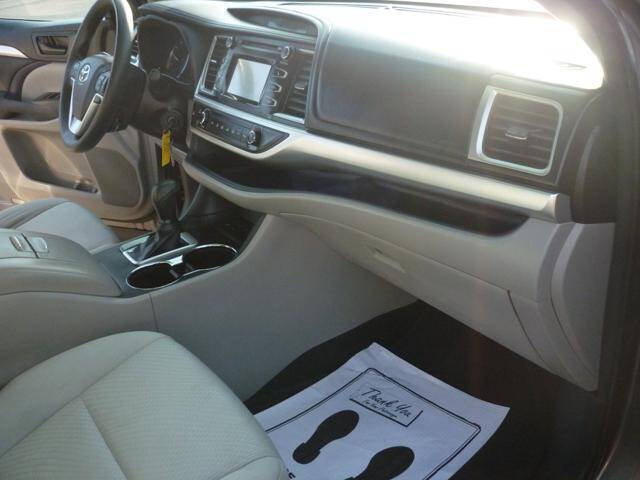 2016 Toyota Highlander LE