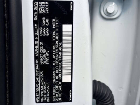 2024 Volvo XC40 B5 Plus Dark Theme