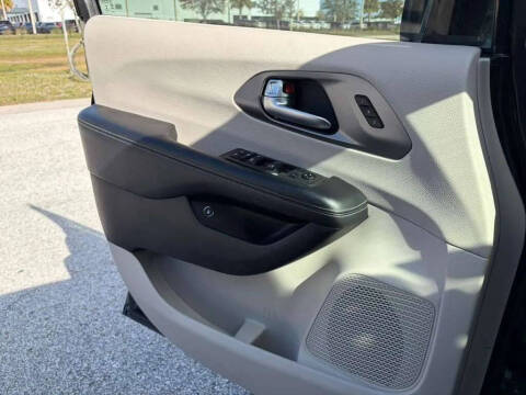 2022 Chrysler Pacifica Hybrid Touring L