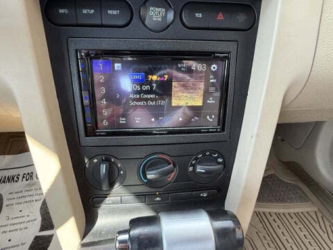 2005 Ford Mustang GT Deluxe