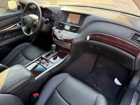 2015 Infiniti Q70 3.7